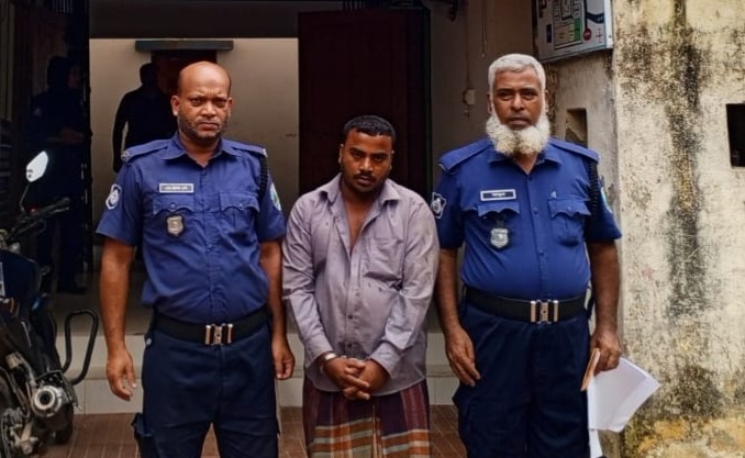 চান্দাইকোনা গরুর হাটে ব্যাগ কেটে দেড় লাখ টাকা চুরি, গ্রেপ্তার ১; উদ্ধার ৯৫ হাজার টাকা