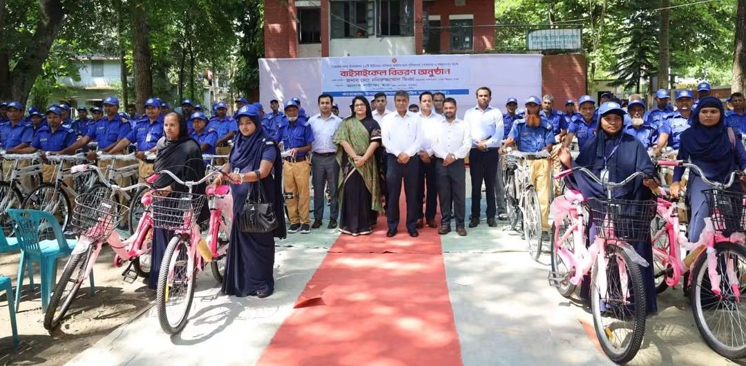 টাঙ্গাইলে ১২ ইউনিয়নের গ্রাম পুলিশের মাঝে বাইসাইকেল বিতরণ